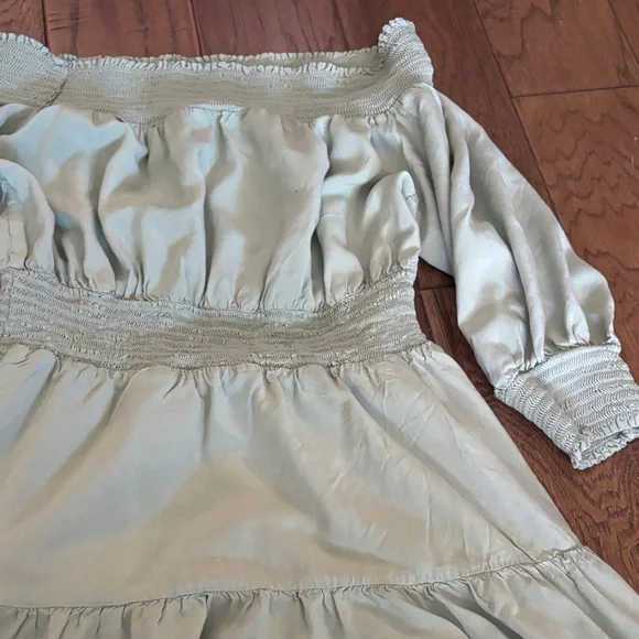 *SOLD* Gianni Bini Charming Off-Shoulder Dress in Light Green Cream - Picture 5 of 6